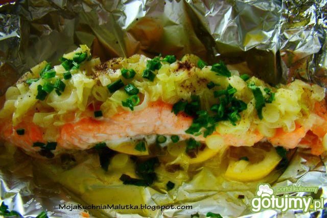 Filet z łososia z duszonym porem Filet z łososia z duszonym porem