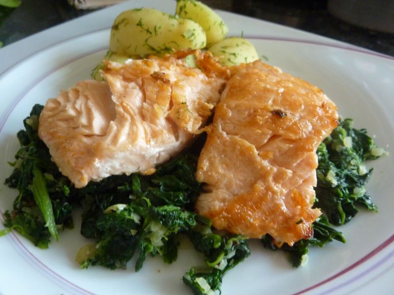 Filet z łososia ze szpinakiem 