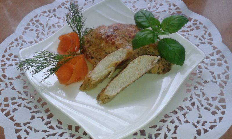 Filet z marynaty ziołowo - czosnkowej. Filet z marynaty ziołowo - czosnkowej.