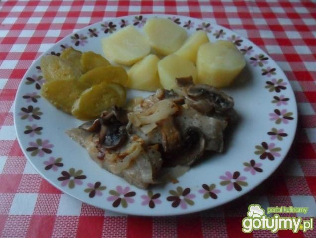 Filet z mintaja zapiekany z cebulą Filet z mintaja zapiekany z cebulą