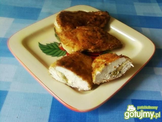 Filet z oliwkami i żółtym serem. Filet z oliwkami i żółtym serem.