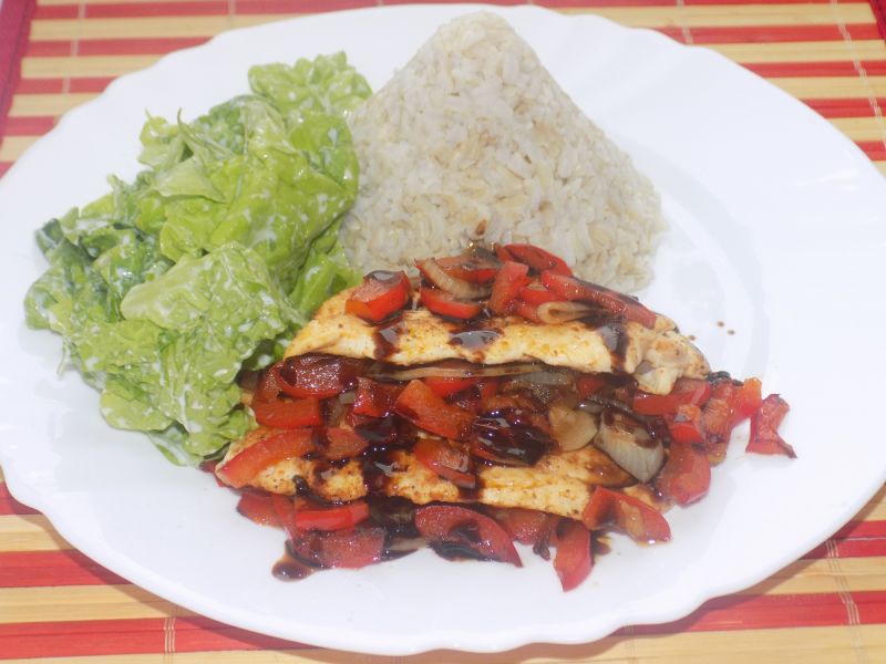 Filet z papryką i cebulką Filet z papryką i cebulką