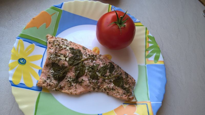 Filet z pstrąga łososiowego z cząbrem i miętą Filet z pstrąga łososiowego z cząbrem i miętą