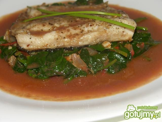 Filet z pstrąga w sosie z granatów Filet z pstrąga w sosie z granatów