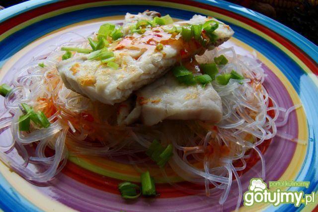 Filet z sandacza na makaronie ryżowym  Filet z sandacza na makaronie ryżowym