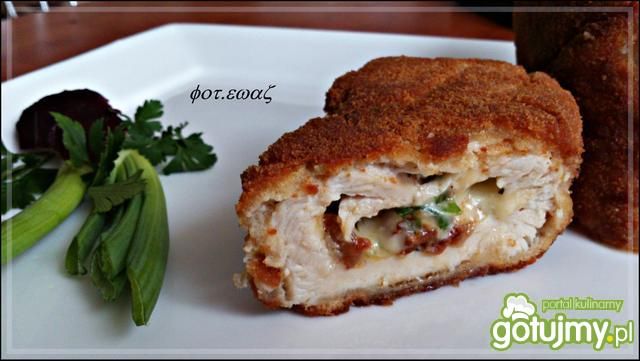 Filet z serem, pomidorami i szczypiorem