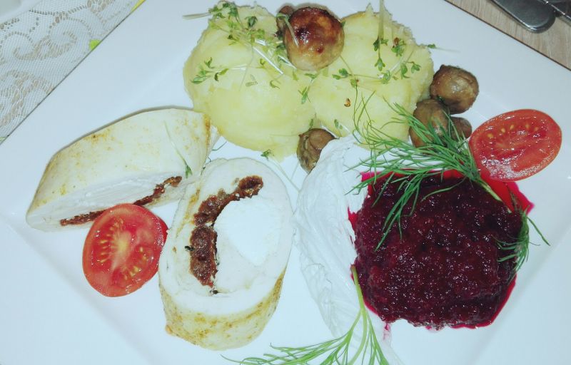 Filet z suszonymi pomidorami i serem feta Filet z suszonymi pomidorami i serem feta