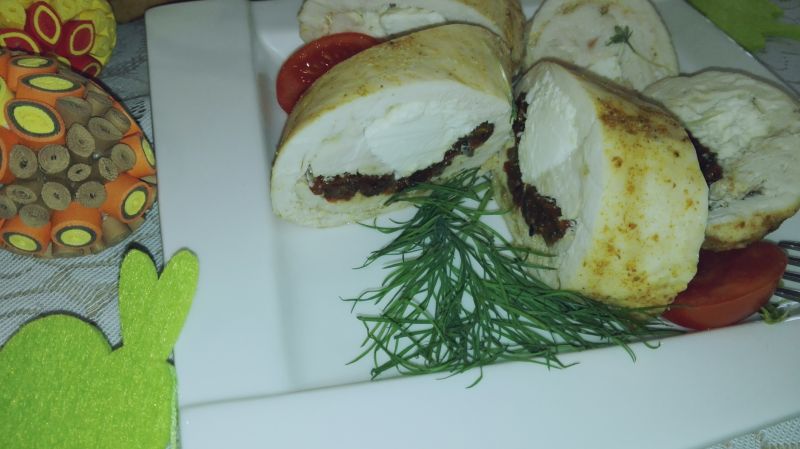 Filet z suszonymi pomidorami i serem feta Filet z suszonymi pomidorami i serem feta