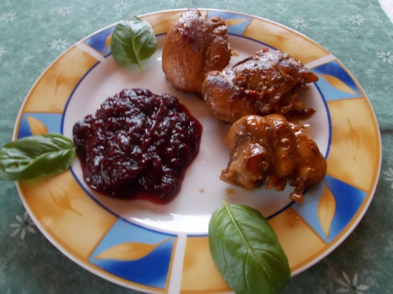 Filetowane udka z sosem żurawinowym
