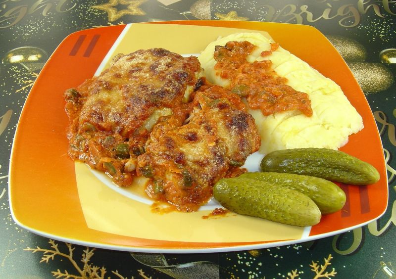 Filety rybne w ziołowym sosie pomidorowym