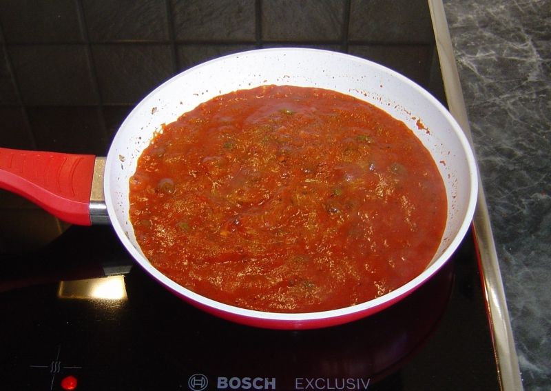 Filety rybne w ziołowym sosie pomidorowym