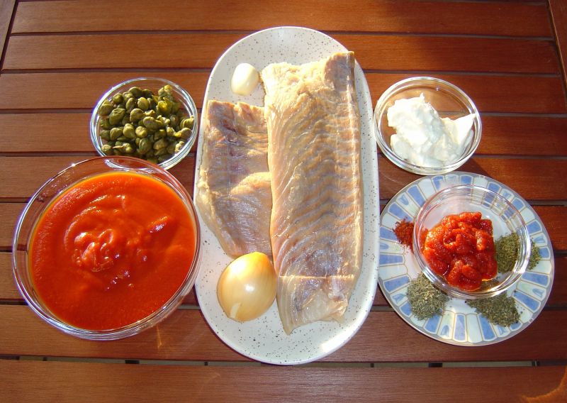 Filety rybne w ziołowym sosie pomidorowym