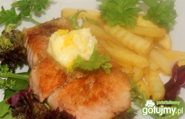 Filety z łososia z masłem cytrynowym