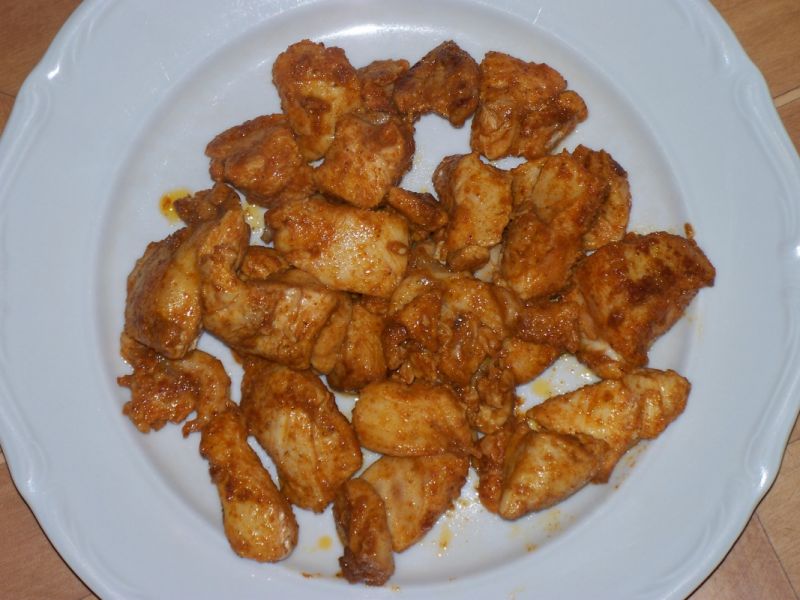 Filety z piersi kurczaka a'la gulasz  Filety z piersi kurczaka a'la gulasz