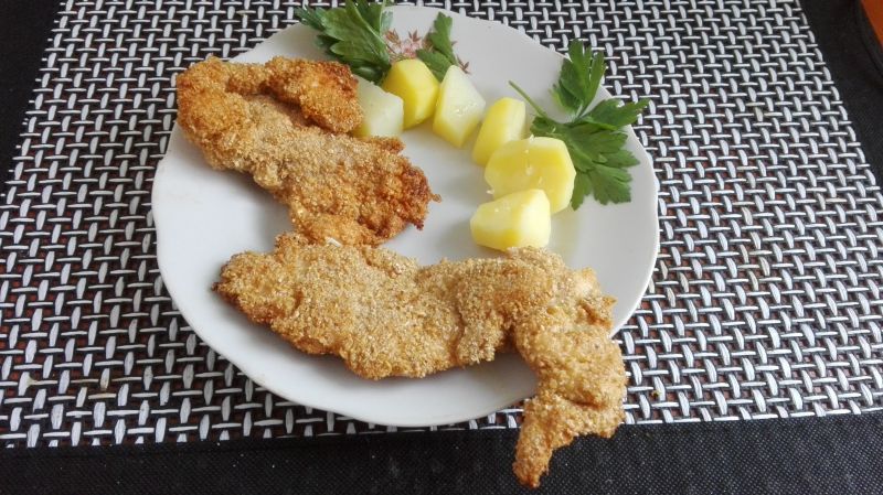 Filety z piersi kurczaka w otrębach owsianych Filety z piersi kurczaka w otrębach owsianych