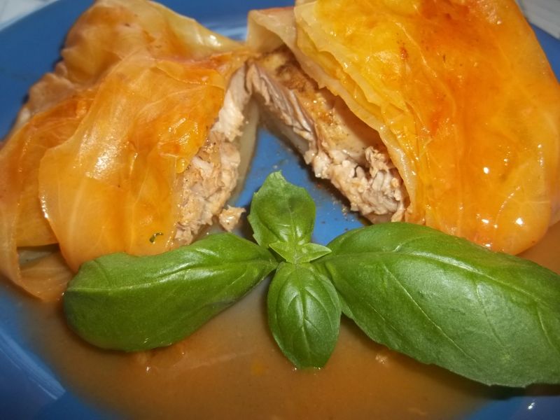 Filety z udźca kurczaka w kapuście - gołąbki Filety z udźca kurczaka w kapuście - gołąbki