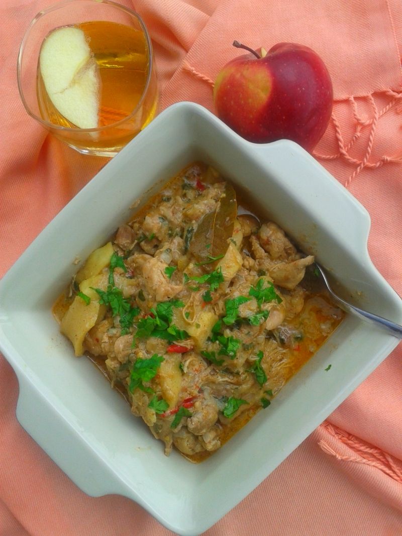 Filety z udźca kurczaka z jabłkami