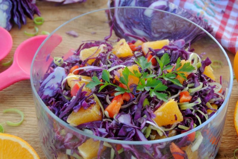 Fioletowo-pomarańczowa surówka