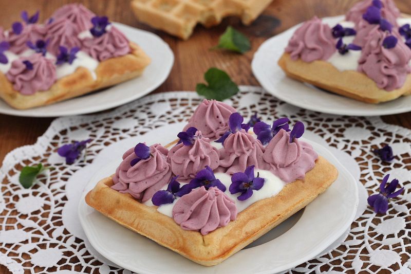 Fiołkowe gofry na deser Fiołkowe gofry na deser