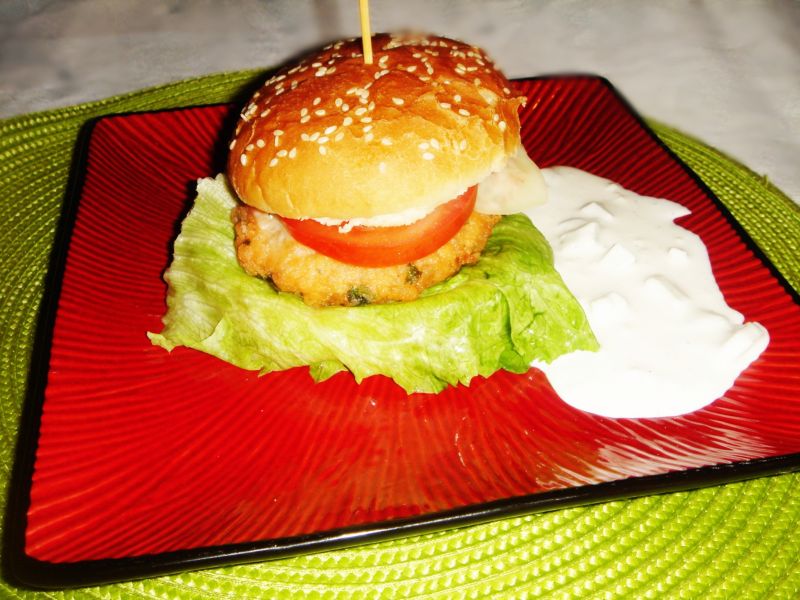 Fishburgery z pstrągiem łososiowym Fishburgery z pstrągiem łososiowym