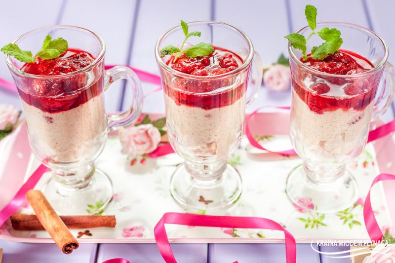 Fit deser- z waflami, jogurtem i truskawkami