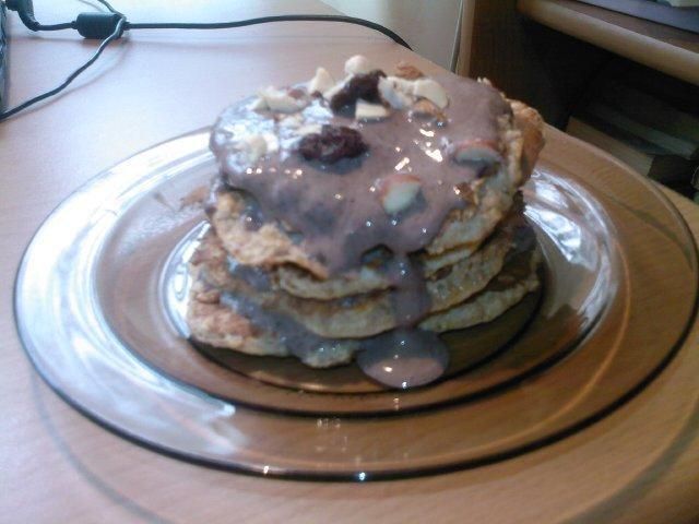 Fit placuszki z sosem kakaowym Fit placuszki z sosem kakaowym