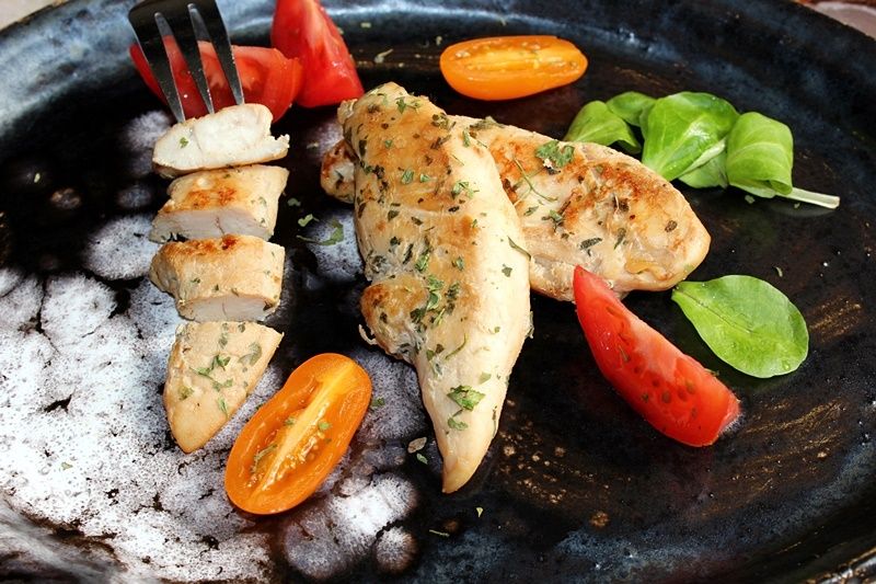 Fit polędwiczki z piersi kurczaka w trzyskładnikow Fit polędwiczki z piersi kurczaka w trzyskładnikow