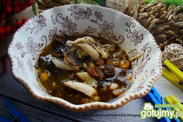 Flaczki drobiowe z pieczarkami 