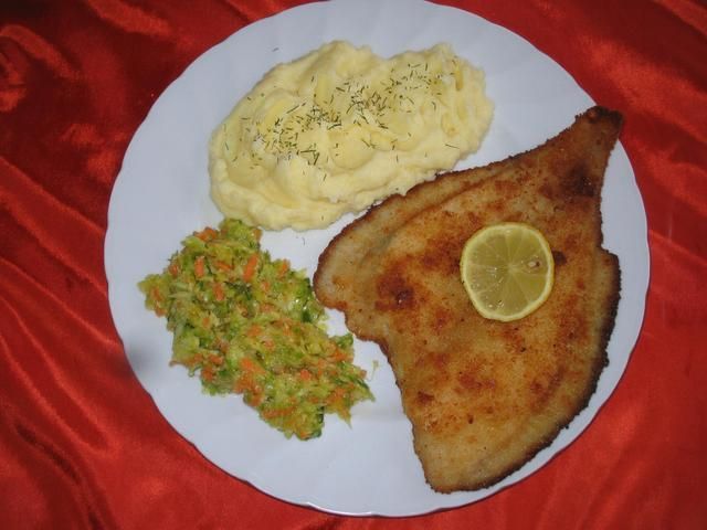 Fladra z ziemniakami i surowka z kapusty