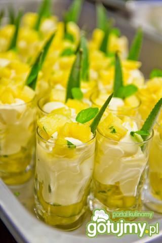 Flan dekorowany ananasem z tequilą Flan dekorowany ananasem z tequilą
