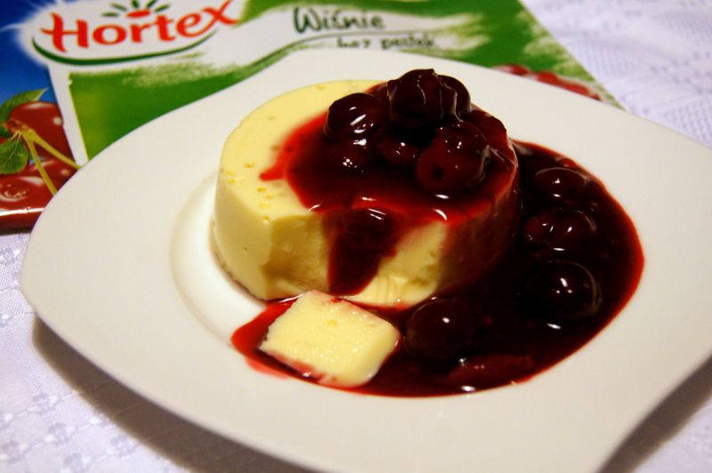 Przepis Flan z frużeliną wiśniową przepis Gotujmy.pl