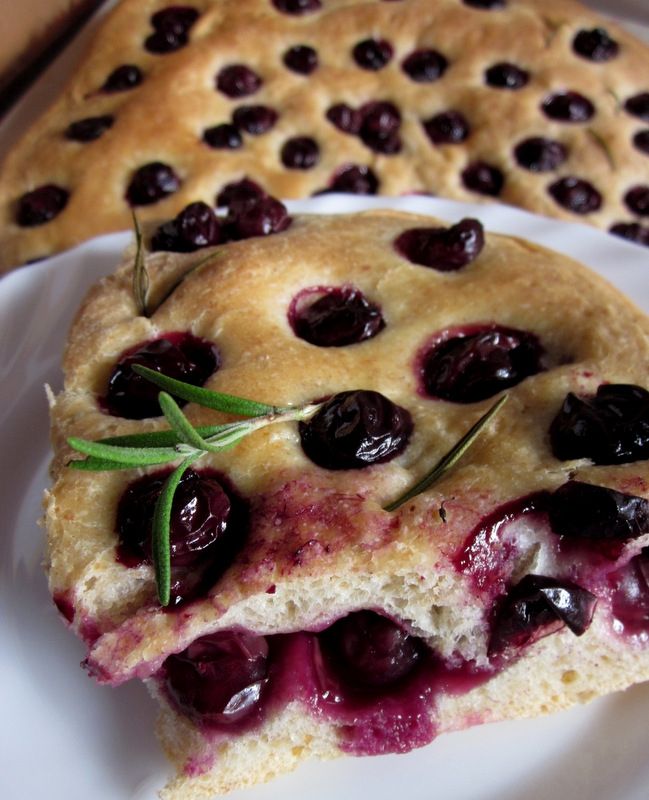 Focaccia z  czarnymi winogronami/schiacciata/  Focaccia z  czarnymi winogronami/schiacciata/