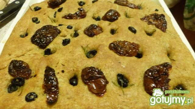 Focaccia z oliwkami i suszonymi pomidora Focaccia z oliwkami i suszonymi pomidora