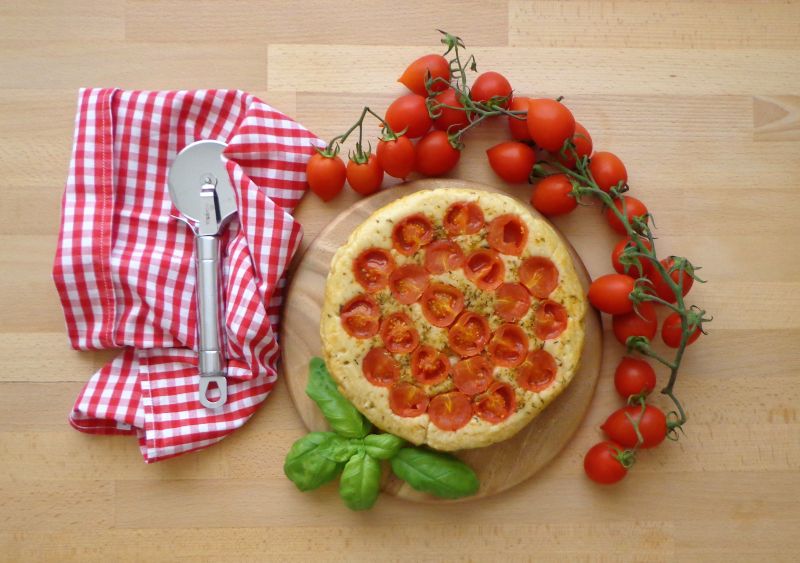 Focaccia z pomidorkami  Focaccia z pomidorkami