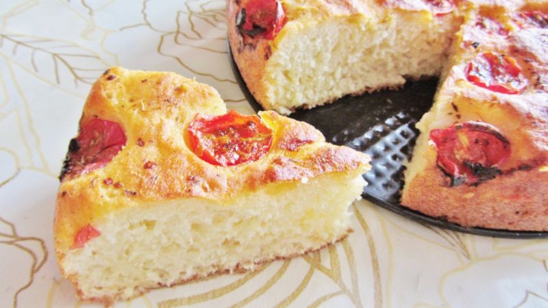 Focaccia z pomidorkami i oregano 