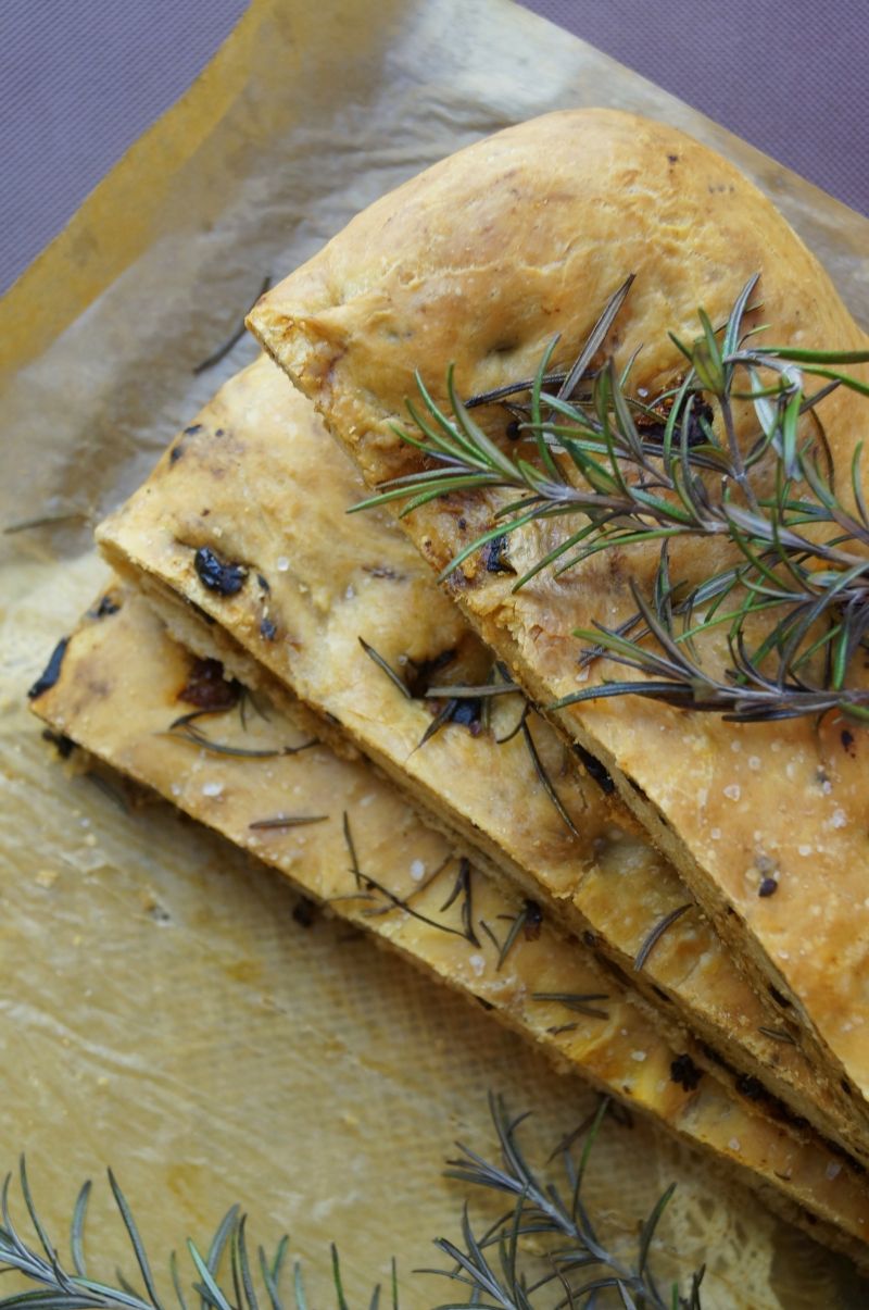 Focaccia z suszonymi pomidorami