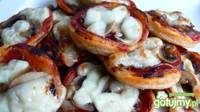 Francuska mini przekąska z pieczarkami  Francuska mini przekąska z pieczarkami