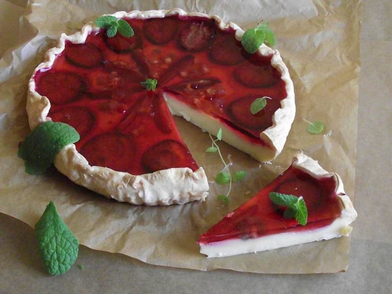 Francuska tarta z budyniem i śliwkami 