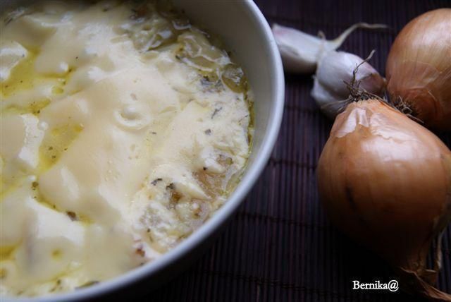 Francuska zupa cebulowa na winie