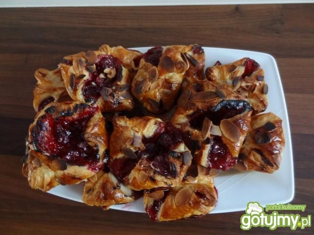 Francuskie ciasteczka z wiśniami i migda Francuskie ciasteczka z wiśniami i migda