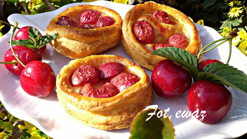 Francuskie kółeczka z czereśniami