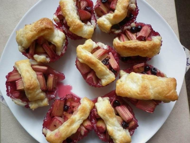 Francuskie koszyczki z rabarbarem w konfiturze Francuskie koszyczki z rabarbarem w konfiturze