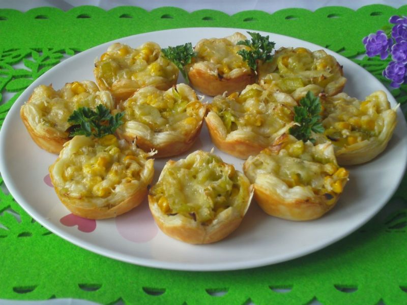 Francuskie miseczki z porem i kukurydzą  Francuskie miseczki z porem i kukurydzą