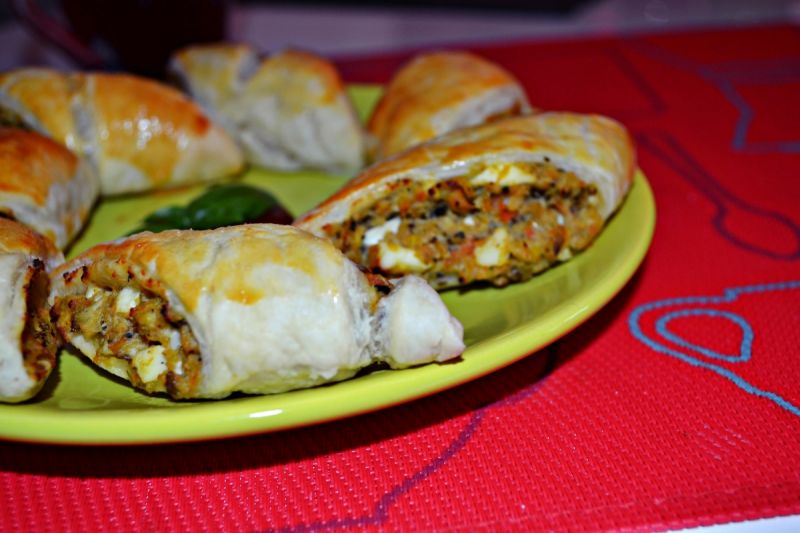 Francuskie paszteciki z kurczakiem i brokułem Francuskie paszteciki z kurczakiem i brokułem