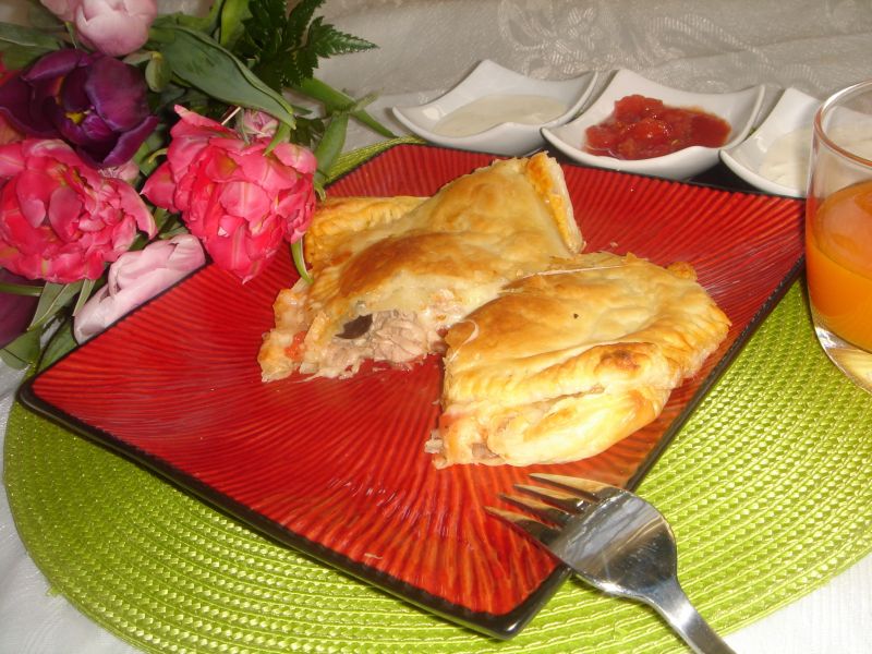 Francuskie pizzeriny z tuńczykiem