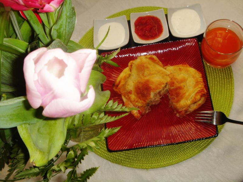 Francuskie pizzeriny z tuńczykiem