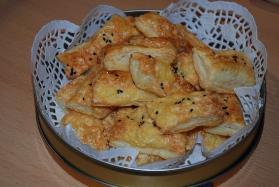 Francuskie poduszeczki z serem i czarnuszką Francuskie poduszeczki z serem i czarnuszką