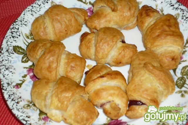 Francuskie rogaliki z różą