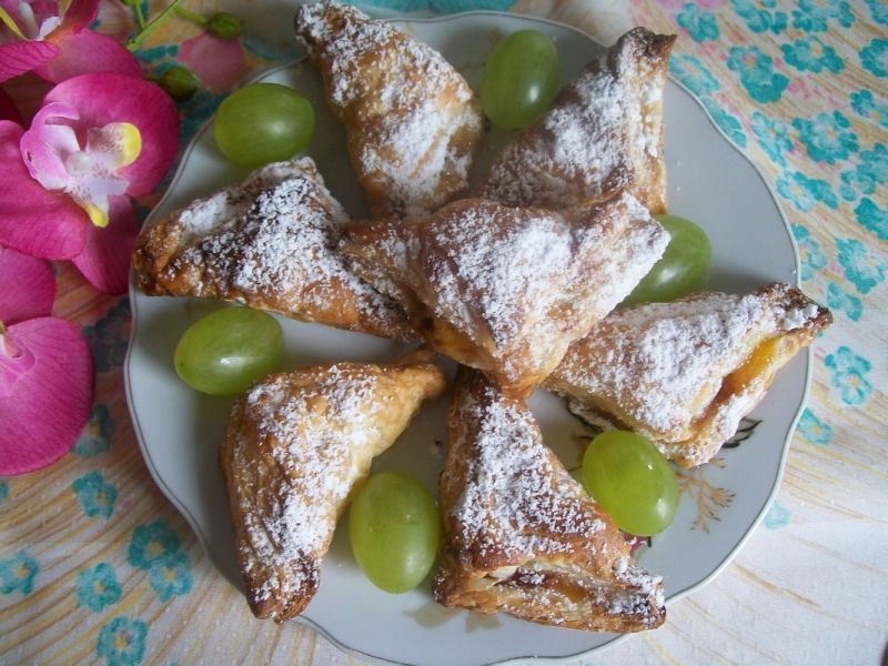 Francuskie rożki z brzoskwiniami