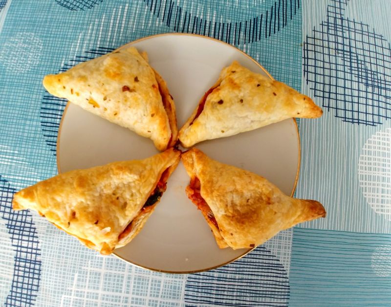 Francuskie rożki z cukinią i kiełbaską  Francuskie rożki z cukinią i kiełbaską